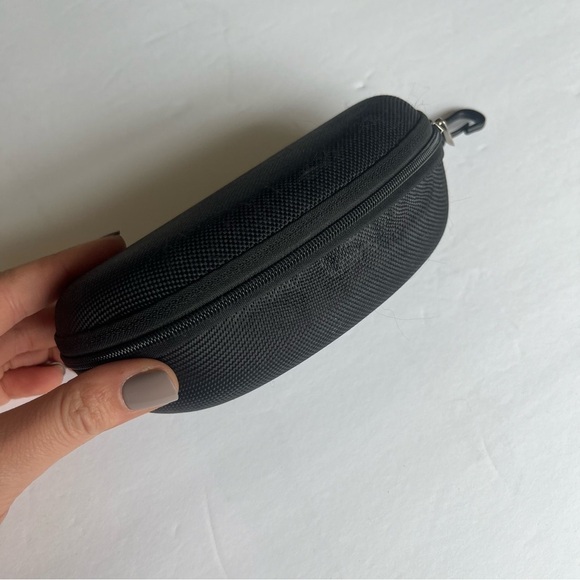 Black Zipper Glasses Hardshell Case with Hook - Picture 2 of 9